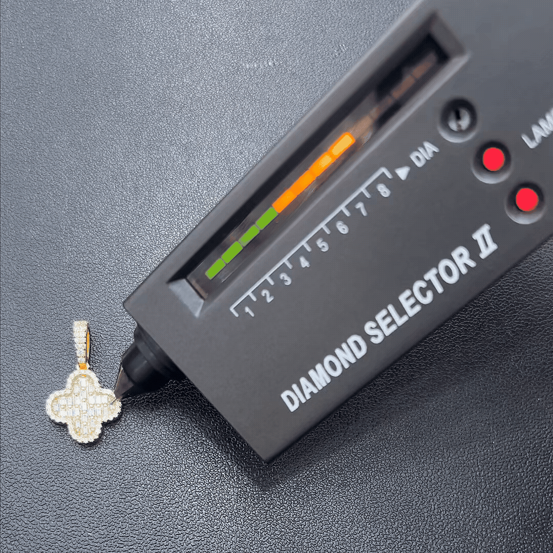 0.9 ctw Moissanite Clover Pendant