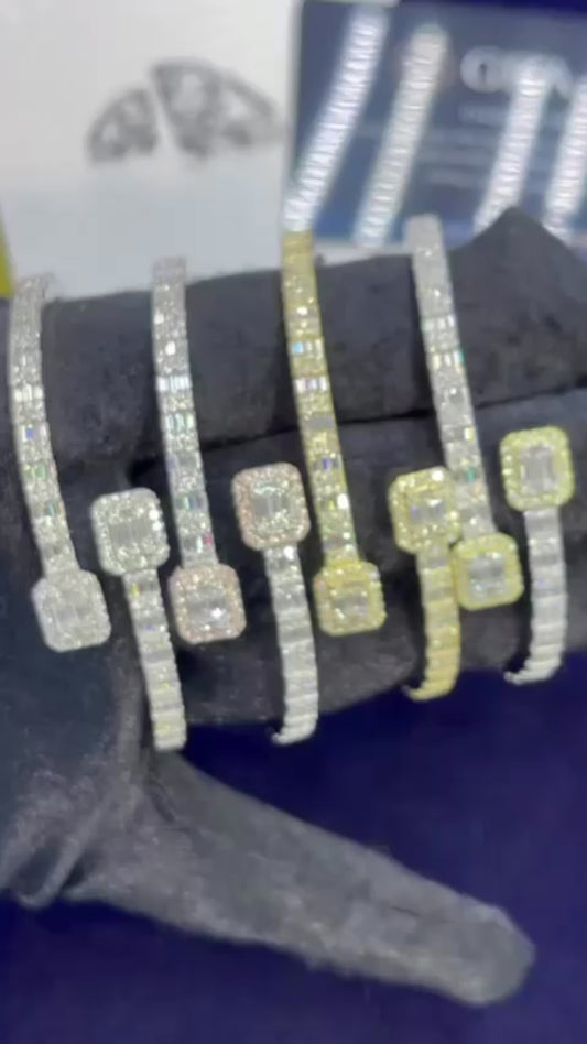 VS Moissanite Bangle